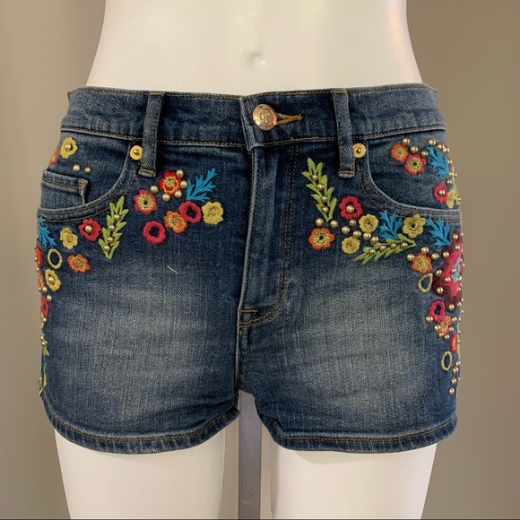 JUICY COUTURE- floral embroidered jean shorts - Picture 2 of 9